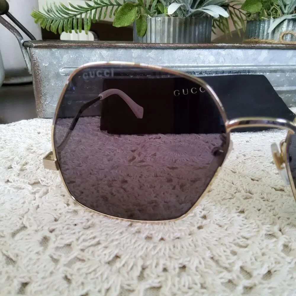 Gucci Baddie Retro Gold White Metal Frame Oversized Geometric Sunglasses